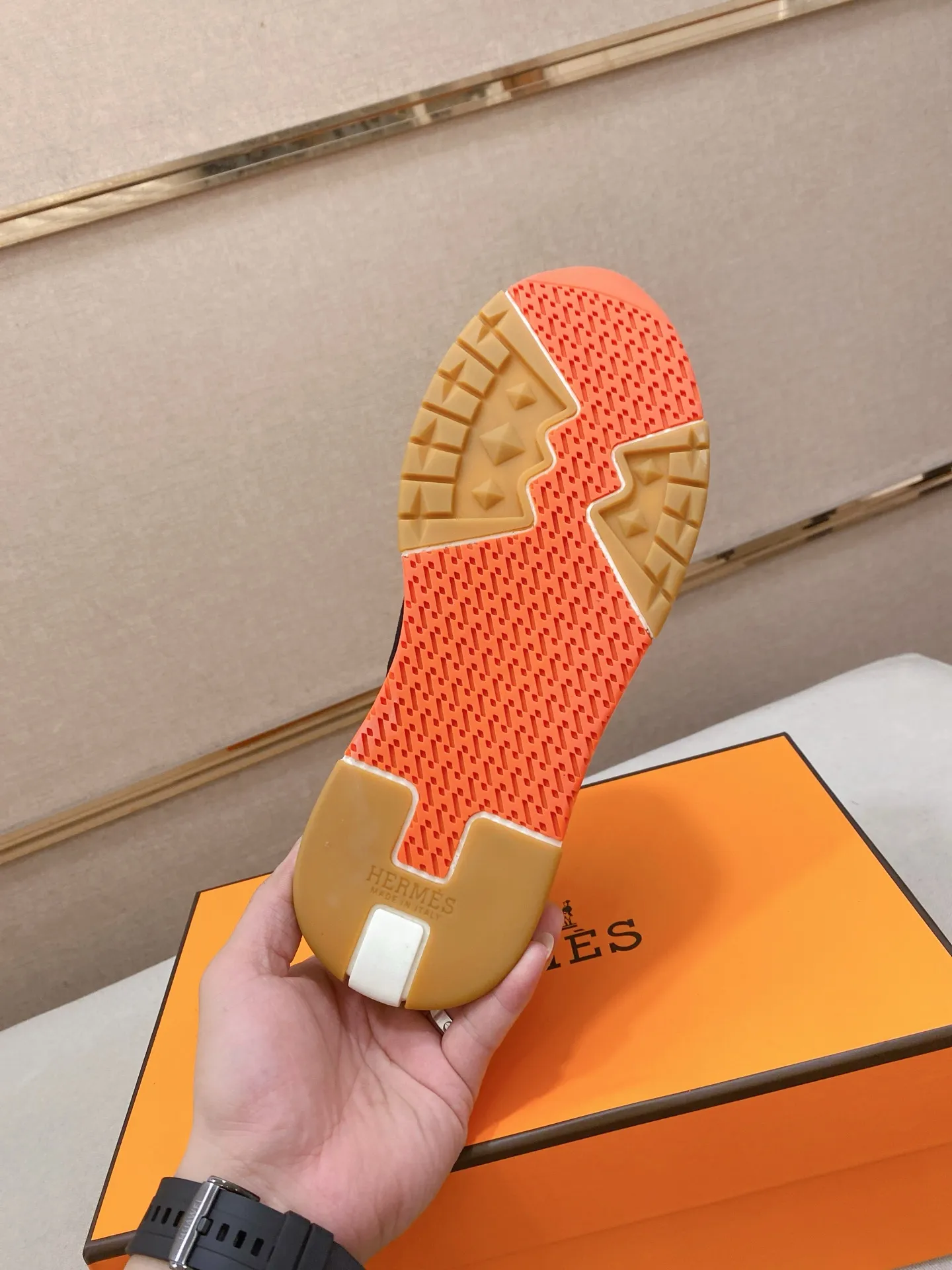 Ex-factory price: 500💰《HERMES》【Classic original single version】Hermès; top 🔝purchasing agent🔍🔍men's latest 🇺🇸sold simultaneously, original imported from Italy ▲▲first-layer cowhide ▲▲ (high-end, nobility and class) ) Exquisite workmanship (Italian 🇮🇹 imported water-dyed 🐂 cowhide lining) sole: original sole provided by the original factory, ⚠️exclusive double-layer activity·TPR·rubber·combined molded outsole; super comfortable·wear-resistant·non-slip·environmental protection The real thing is more beautiful when photographed in kind (high quality, following orders), you can come in and out at will * Number of yards: 38·39·40·41·42·43·44# (can be customized 45.)